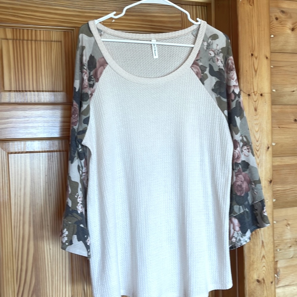 Floral/ light pink 1X blouse gently worn